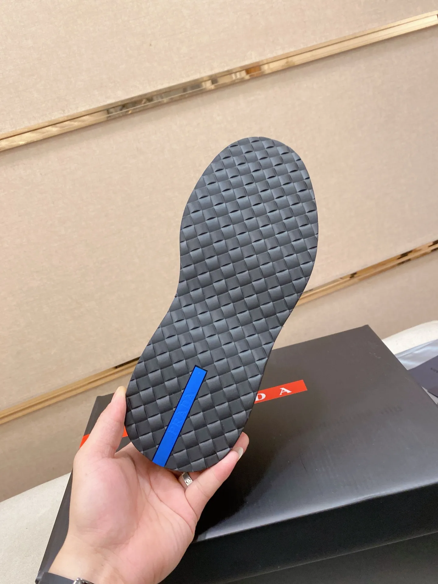 Factory price 720💰 🍁🍁High version High-quality new PRADA (Prada) counters are launched simultaneously, new men's shoes, 😘fabrics are selected from imported lacquered first-layer cowhide, and imported cowhide lining. 👍🏿 High-end ☄️ air-cushion molded anti-slip rubber outsole, exquisite lines, simple and elegant, comfortable and high-end for leisure travel. Code number: 38 to 45